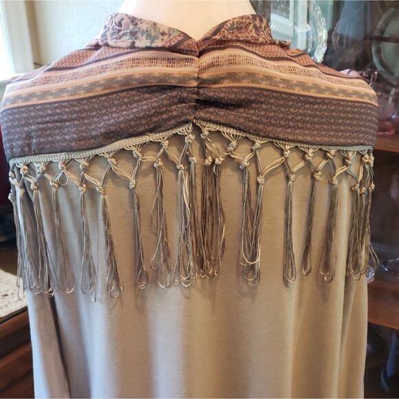 Energetic world wear L brownish gray long sleeved scoop neck - Picture 5 of 7